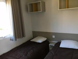 Mobil-home pour 4 pers avec terrasse - API-1-52-739