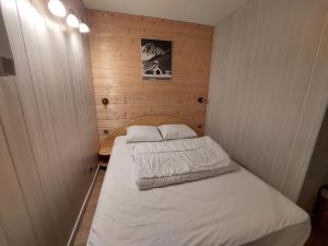Studio calme avec balcon, près des pistes, parking inclus - FR-1-516-222