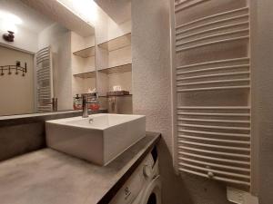 Studio calme avec balcon, près des pistes, parking inclus - FR-1-516-222