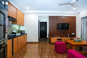 Skylight BnB F203 - 2BHK with pool near Candolim beach