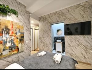 Calea Victoriei Gold Choose from 2 Apartments Property - Old Town - Superb Vibe & Location - Walking distance from main Bucharest attractions!