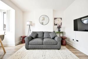 Host My Nest - 1 Bed Apartment with Parking Wembley