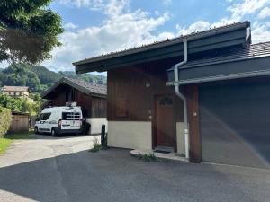 Chalets Chalet cosy a Morillon, 2 salles de bain, parking, Wifi, pres du lac - FR-1-642-42 : photos des chambres