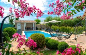 3 Bedroom Gorgeous Apartment In Pula 