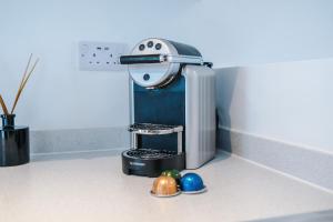 Luxury Home Near Central Manchester - Free Private Parking & Fast WiFi & PS5