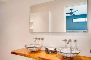 Region 15 Villa- 5 minutes to the beach!