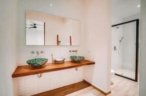 Region 15 Villa- 5 minutes to the beach!