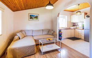 1 Bedroom Awesome Apartment In Marcana 