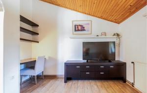 1 Bedroom Awesome Apartment In Marcana 