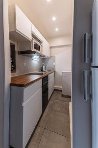 Studio rénové à deux pas de la mer et commerces