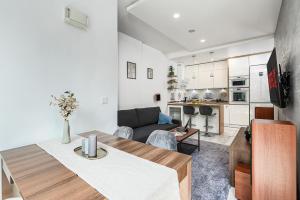 Lumina spacious apartments with parking in Warsaw