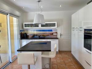 Maisons de vacances Confort et Detente a Meze: Villa avec Jardin, 3 Chambres, Climatisation et Wifi - FR-1-604-1 : photos des chambres