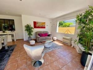 Maisons de vacances Confort et Detente a Meze: Villa avec Jardin, 3 Chambres, Climatisation et Wifi - FR-1-604-1 : photos des chambres