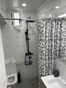 Seaview escape - spacious 3 bed beach apartment & terrace