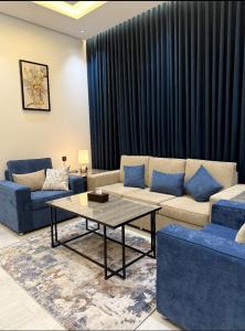 تاور ام للشقق المخدومه