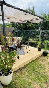 Exclusive Garden Oasis with Jacuzzi & Private Parking