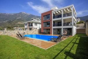 Private Luxury Villa with Large Pool, Jacuzzi and Barbecue in Fethiye Ölüdeniz