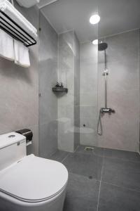 Modern 3BR Beach Villa, Karaoke, Rooftop bar, BBQ