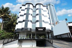 Super Townhouse Malabar Illam Kochi