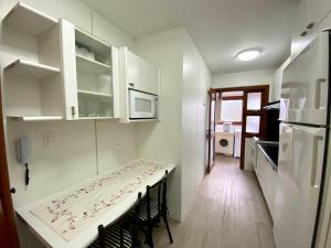 Apartamento à 50 metros da Rua Torta