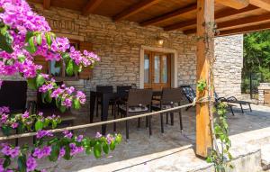 2 Bedroom Gorgeous Home In Buje