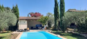 Maisons de vacances Petite maison avec jardin : photos des chambres