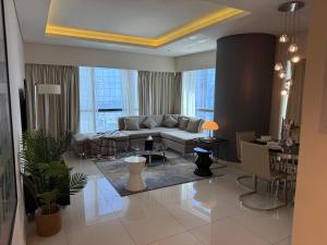 2BR Apartment in Paramount Hotel with Burj Khalifa View