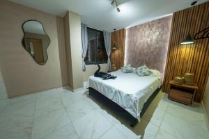 3 bedroom apartment, with arcade machine - 1 block from lleras park p7