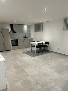 Fresh and newly renovated basement apartment - 3hvězdičkové hotely ve městě Malmö