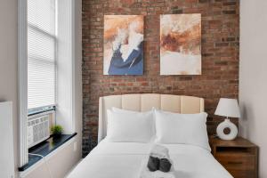 Boutique Style 2BR Haven Sleeps 5 Heart of LES