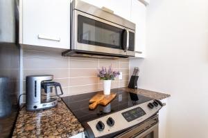 Luxe Cozy Downtown Condo 1BR with Amazing Views
