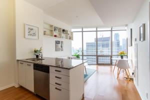 Luxe Cozy Downtown Condo 1BR with Amazing Views