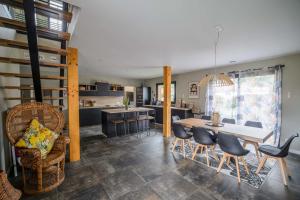 Maisons de vacances Magnificent wood-frame villa near the ocean : photos des chambres