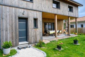 Maisons de vacances Magnificent wood-frame villa near the ocean : photos des chambres