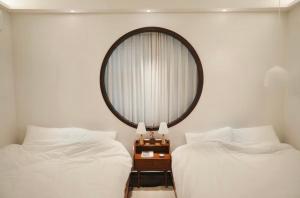 Private hanok with Courtyard for 7, Central Busan, 10 min to metro