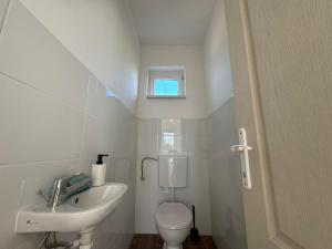 Sunset - Spacious Family Retreat