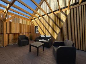 Sunset - Spacious Family Retreat