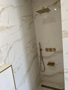 B&B / Chambres d'hotes Suite privee acces piscine : photos des chambres