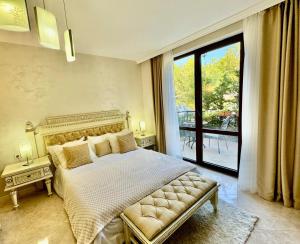 Luxury Coastal Dreams Apartment