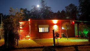 Casa moderna con piscina climatizada a metros del mar y las sierras en Bella Vista-Piriapolis