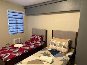 2 bedroom loft type with 2 baths Near Rockwell