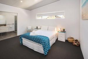 Beach Bum Bungalow 1- WIFI, Short walk to the beach