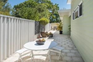 Beach Bum Bungalow 1- WIFI, Short walk to the beach