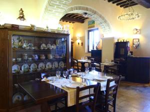 Farmhouse Bliss with Pool, Wine and tails