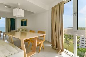 Caribbean Golden Sunset View,1BDRM Beachfront Apt.