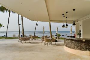 Caribbean Golden Sunset View,1BDRM Beachfront Apt.