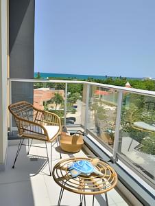 Feel Caribbean Breeze 1bdrm Apt.2min walking beach