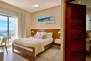 Costal View Apt. Walkable To Beach & Restaurants