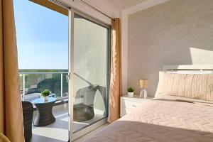 Caribbean Sunset Soak In Juan Dolio Beach Apt.