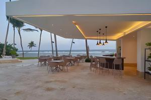 Caribbean Sea View Apt.on 19 level, a serene Stay